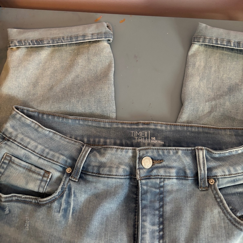 Women’s high rise faded blue jeans